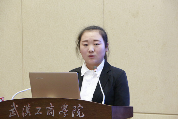 1512982690439311.jpg 学生代表发言_副本.JPG